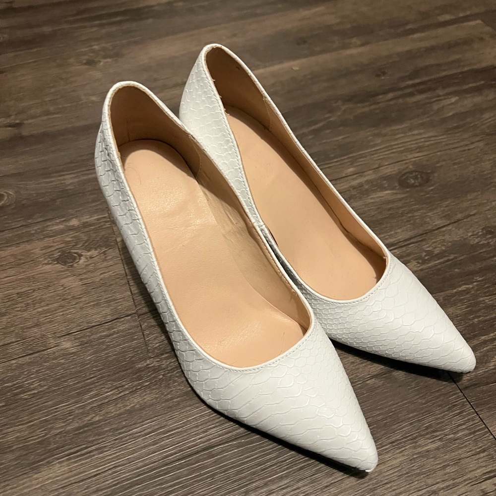 NEW SNAKESKIN HEELS SZ 6.5